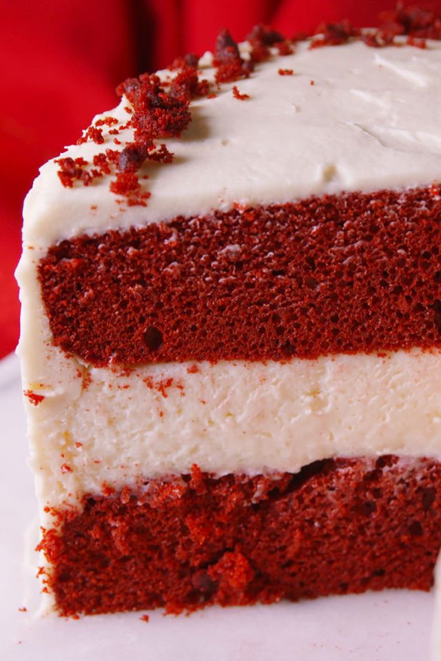 Red Velvet Cheesecake Cake