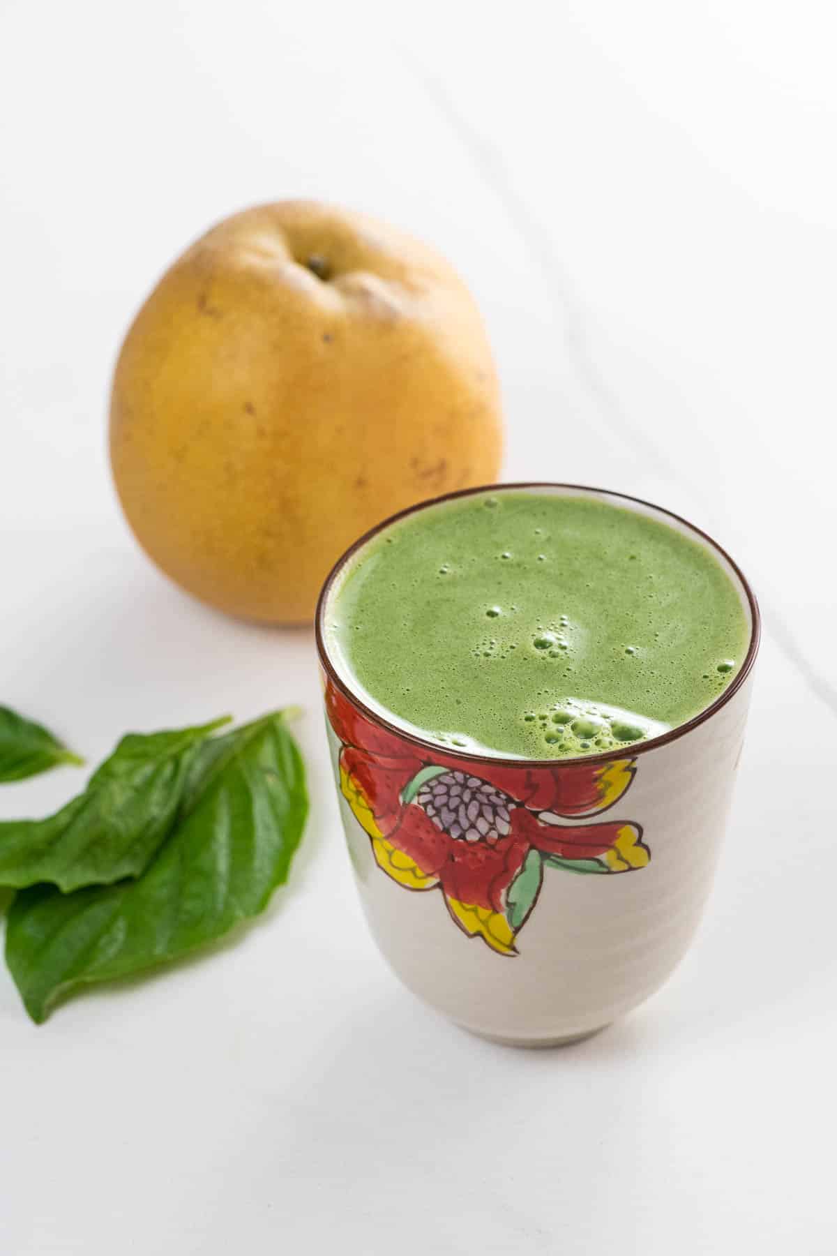 Asian Pear Juice with Basil and Lemon