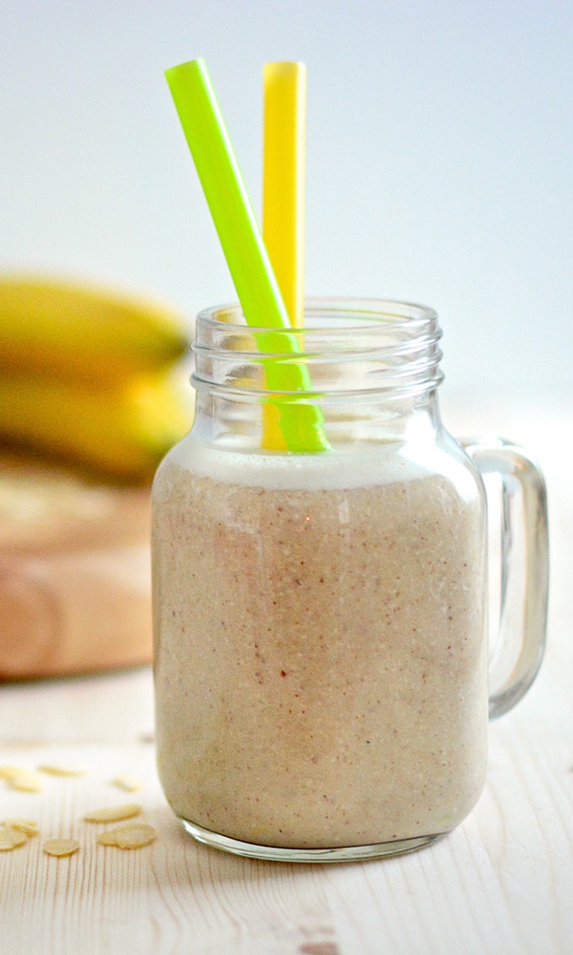 Banana and Almond Breakfast Smoothie
