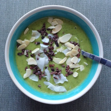 GREEN MONSTER ICE POPS AND SMOOTHIE BOWL