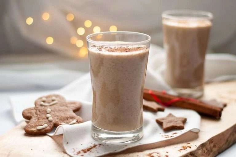 Healthy Chia Gingerbread Smoothie