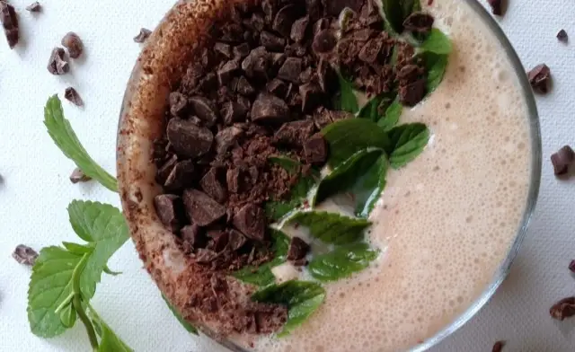 Superfood Chocolate Mint Smoothie